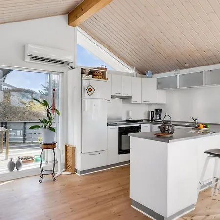 Ute - 200m From The Sea By Interhome