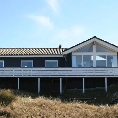 Ute - 200m From The Sea By Interhome